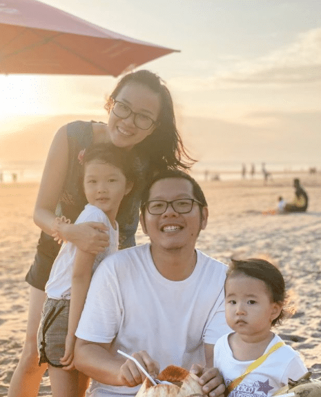 Indonesian family on Seminyak beach