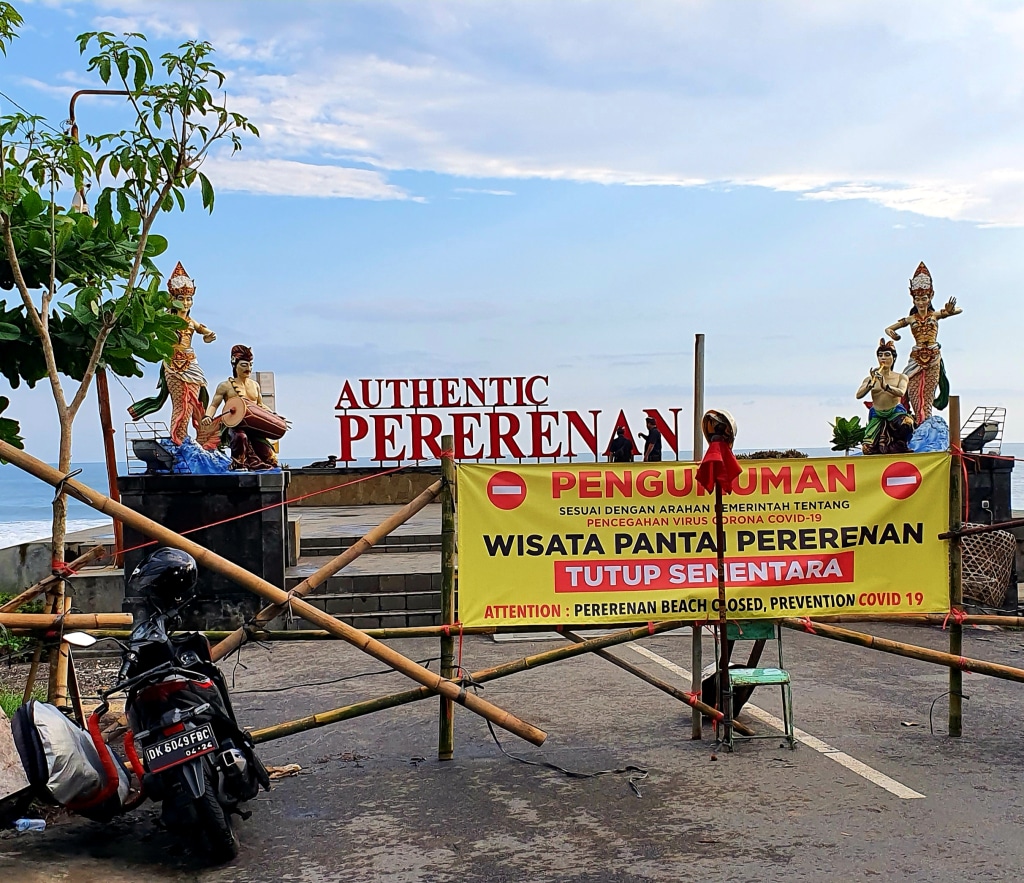 A banner notifying passers by that Pererenan Beach is closed to prevent the spread of COVID-19.